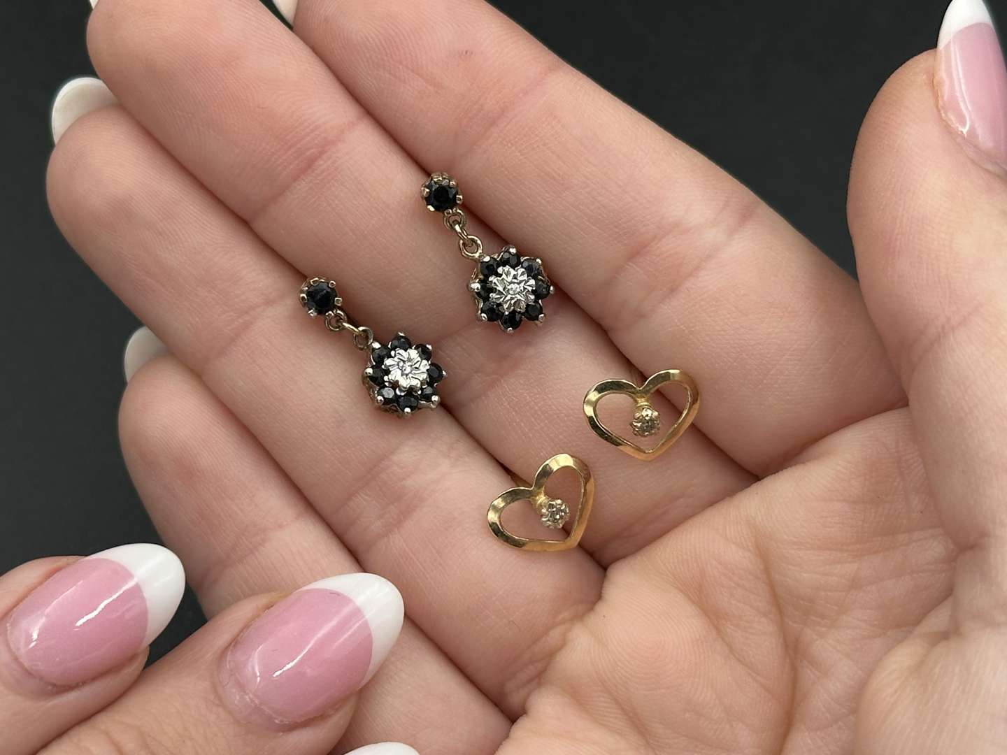 <p>A mixed lot of jewellery comprising,&nbsp;</p>