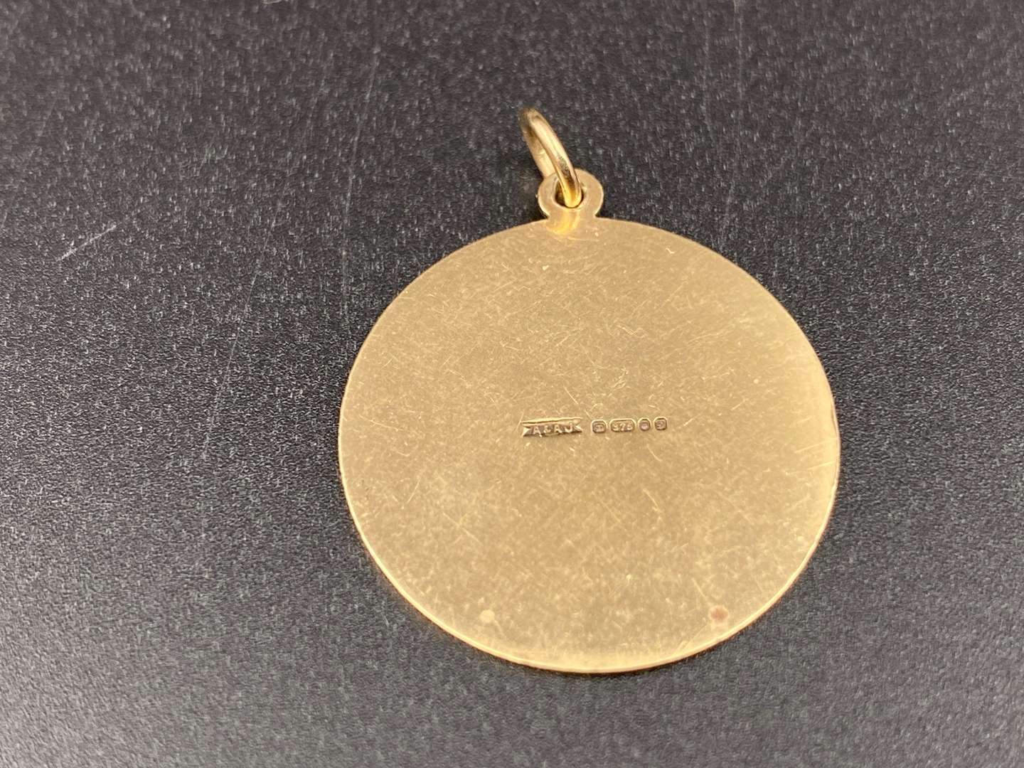 <p>9ct gold St Christopher medallion</p>