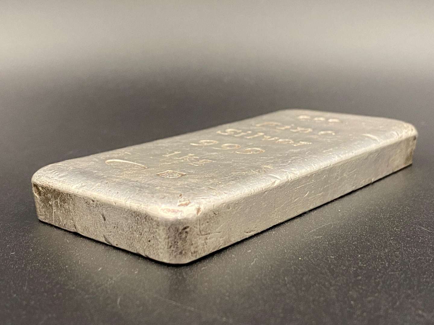 <p>CML, 999/1000, 1kg silver ingot,</p>