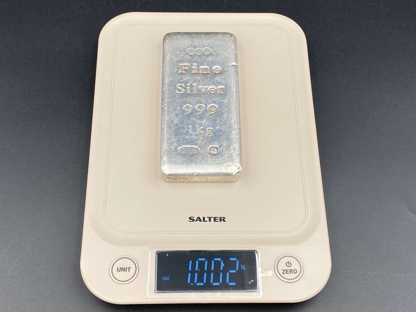 <p>CML, 999/1000, 1kg silver ingot,</p>