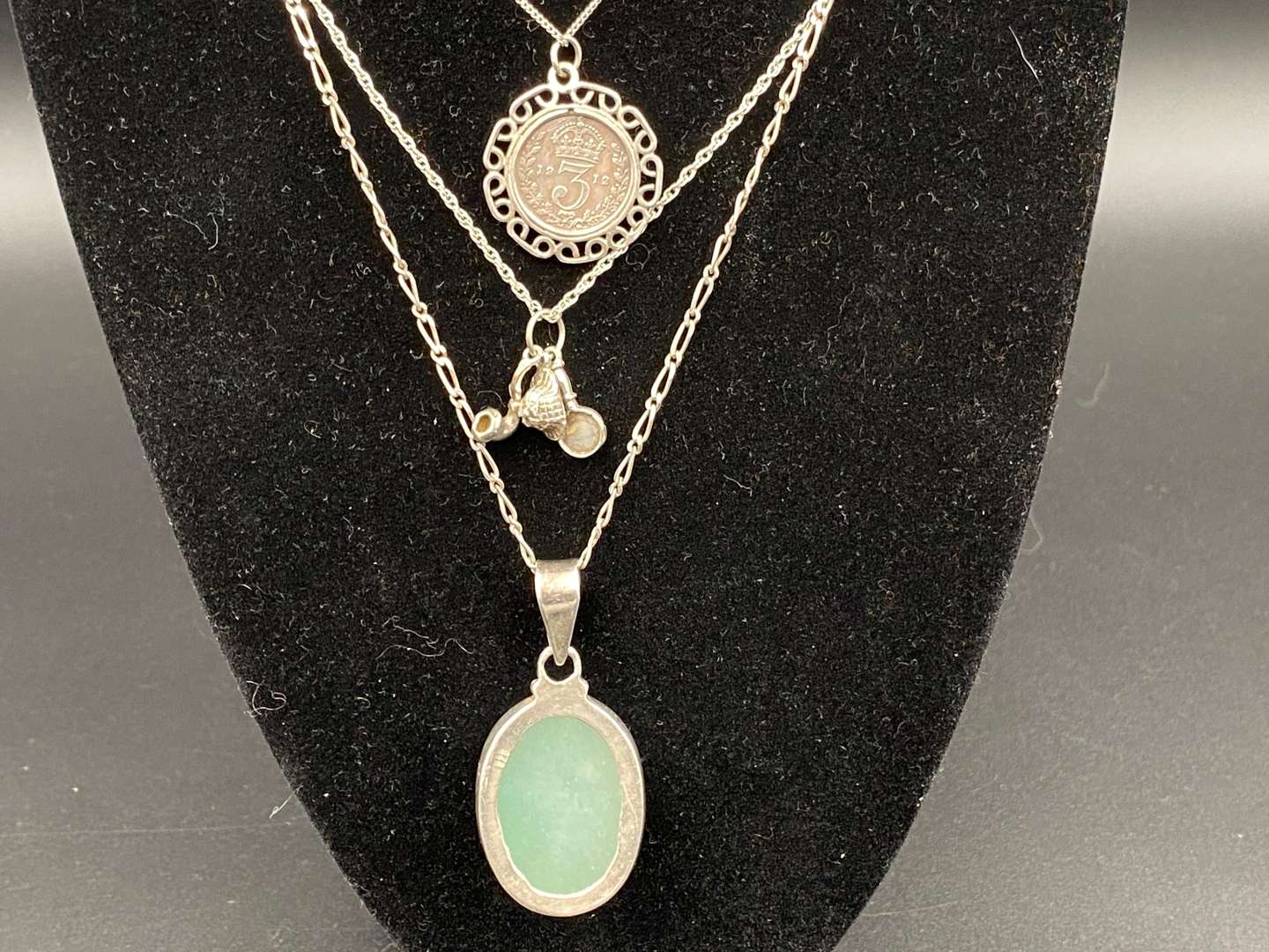 <p>A mixed lot of silver jewellery comprising,</p>