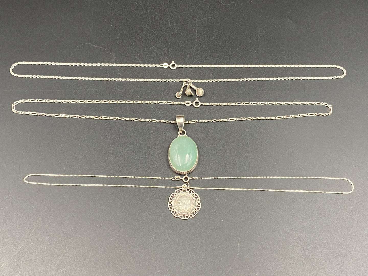 <p>A mixed lot of silver jewellery comprising,</p>