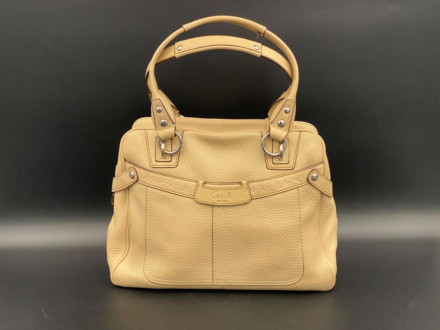 <p>COACH, light tan leather handbag, No. K0871-13169</p>