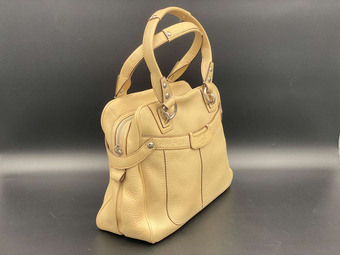 <p>COACH, light tan leather handbag, No. K0871-13169</p>