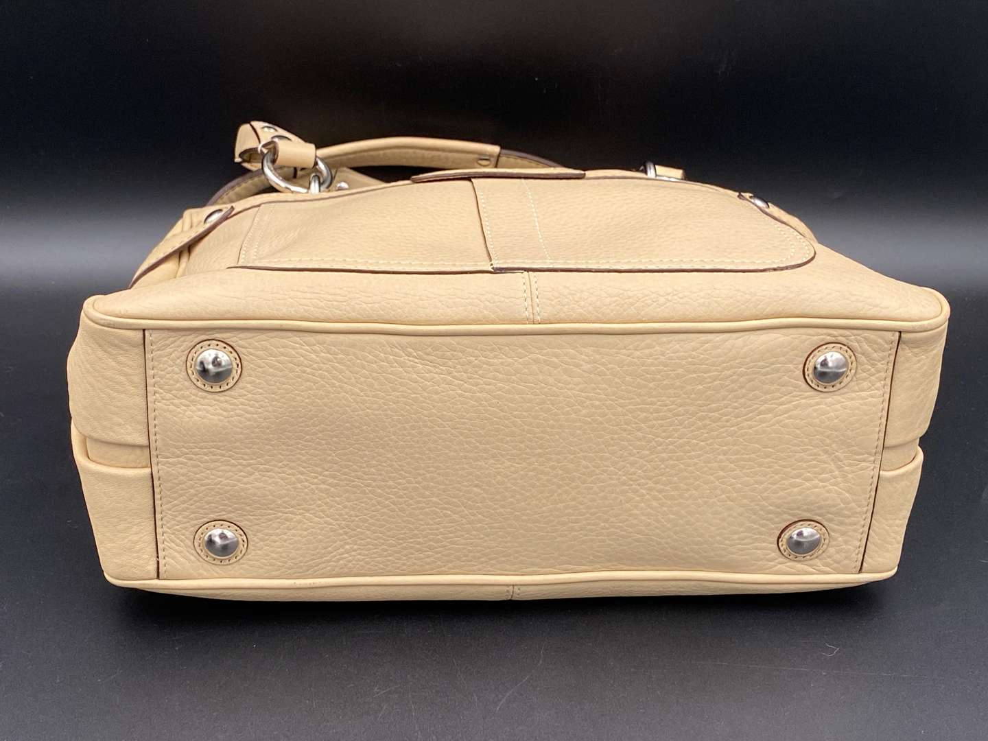 <p>COACH, light tan leather handbag, No. K0871-13169</p>