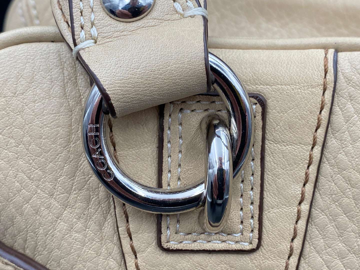 <p>COACH, light tan leather handbag, No. K0871-13169</p>