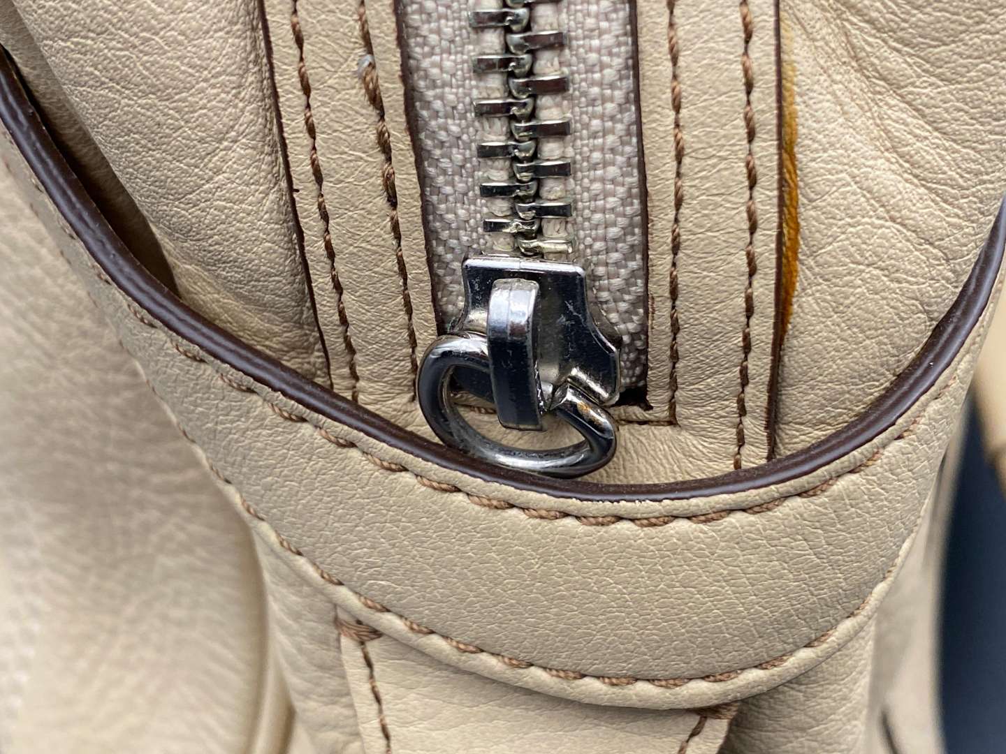 <p>COACH, light tan leather handbag, No. K0871-13169</p>