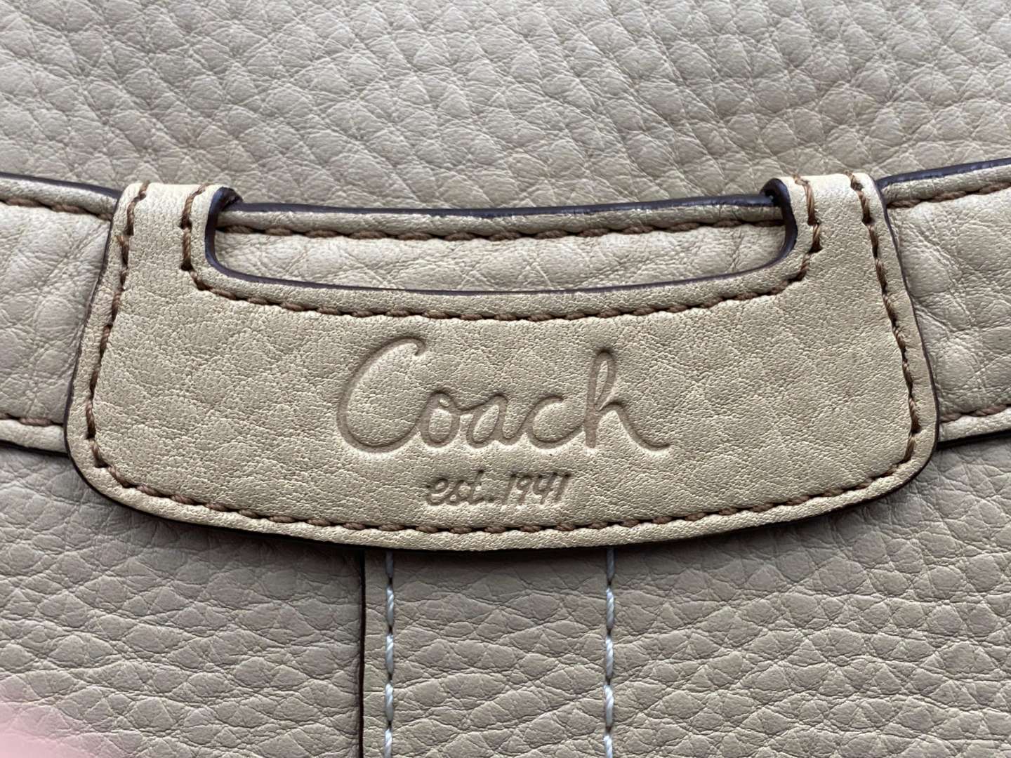 <p>COACH, light tan leather handbag, No. K0871-13169</p>
