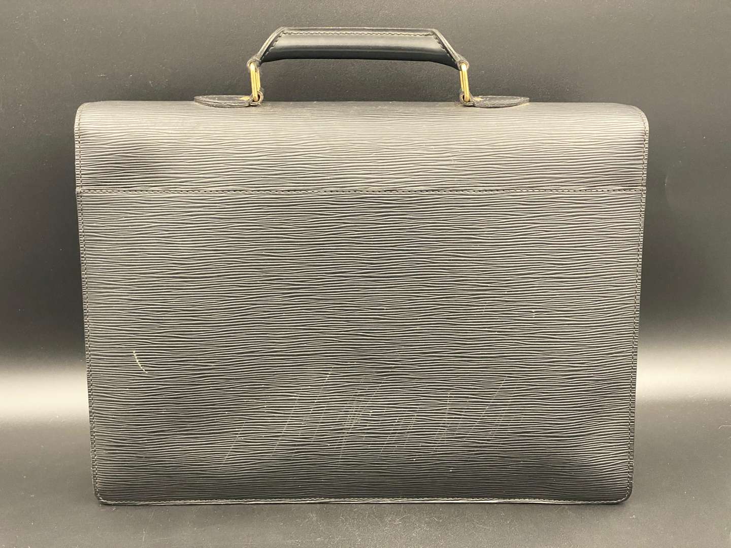 <p>LOUIS VUITTON, &nbsp;black Taiga leather briefcase, M54423</p>