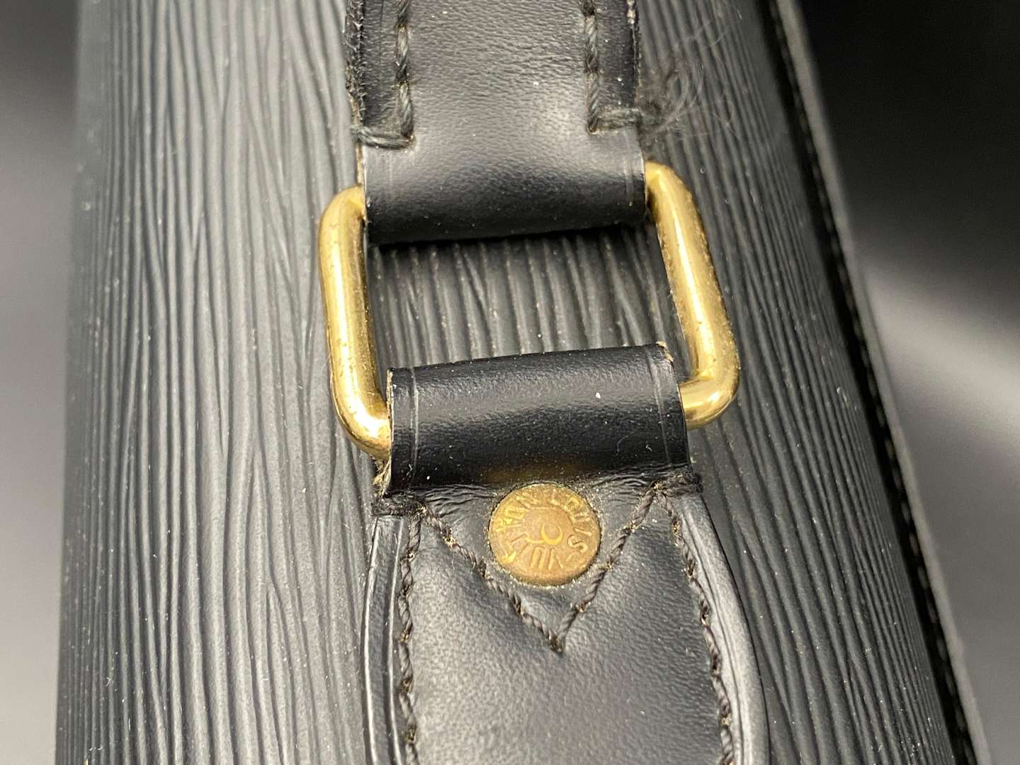 <p>LOUIS VUITTON, &nbsp;black Taiga leather briefcase, M54423</p>