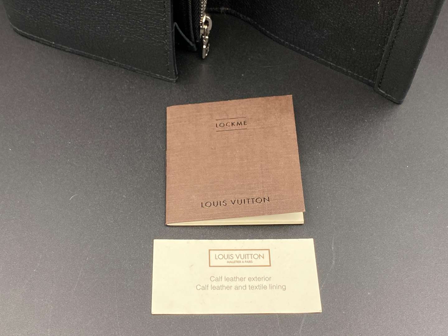 <p>LOUIS VUITTON, &nbsp;black Taiga leather briefcase, M54423</p>