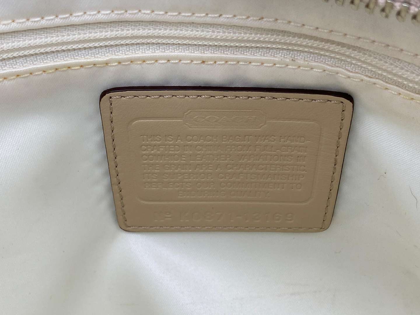 <p>LOUIS VUITTON, &nbsp;black Taiga leather briefcase, M54423</p>