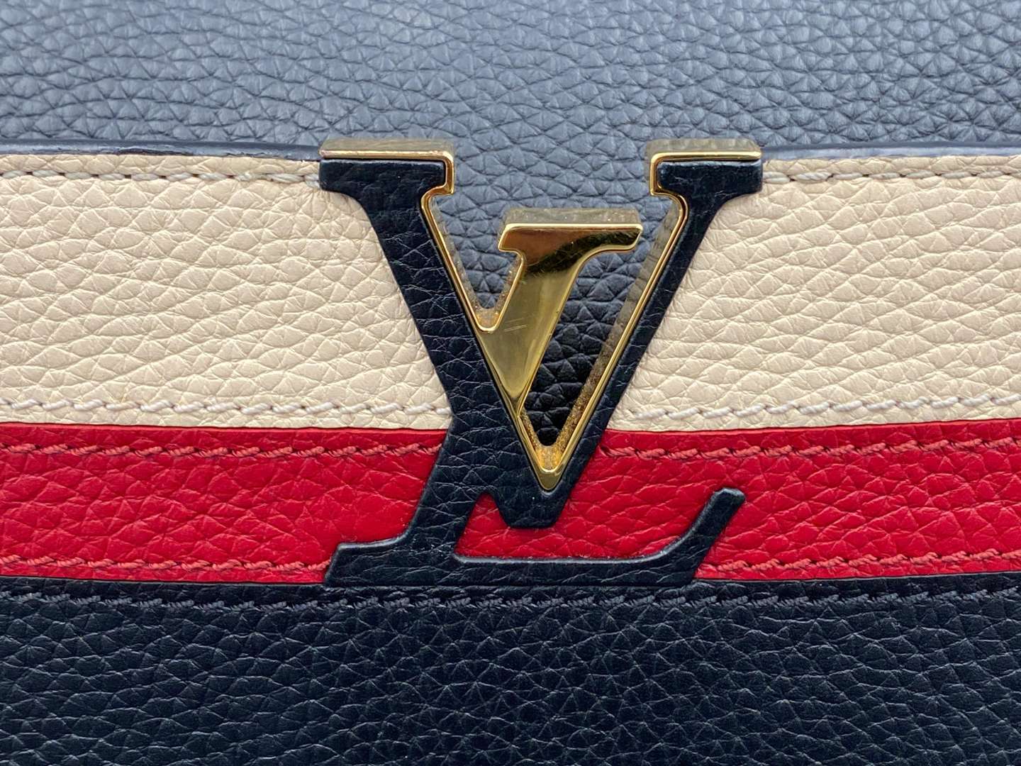<p>LOUIS VUITTON, Capucine, tri-colour leather handbag and purse,</p>