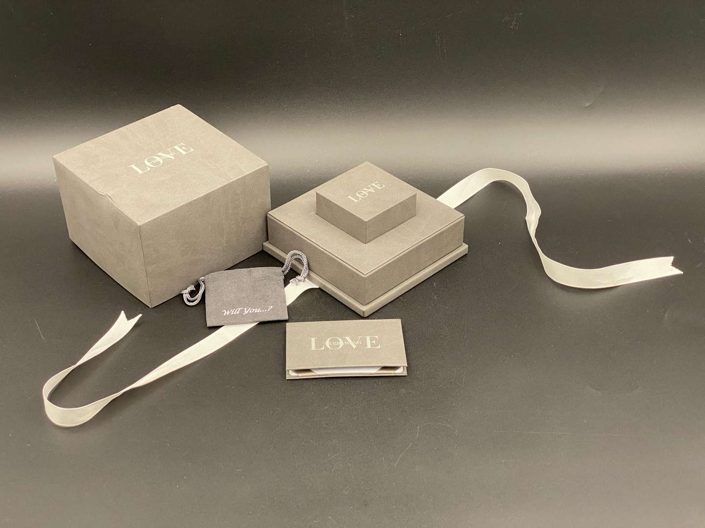 <p>VERA WANG, LOVE, platinum and diamond dress ring</p>