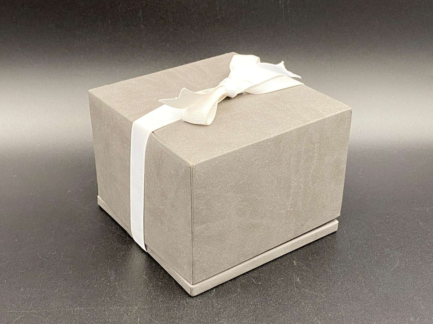 <p>VERA WANG, LOVE, platinum and diamond dress ring</p>