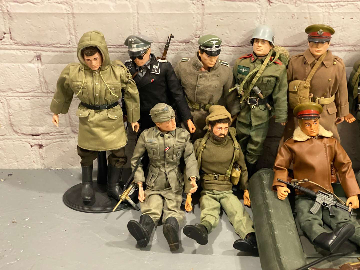 <p>ACTION MAN, 12 various Action Man figures & accessories</p>