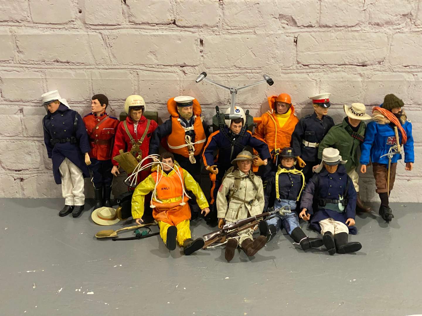 <p>ACTION MAN, 13 various Action Man figures & accessories</p>
