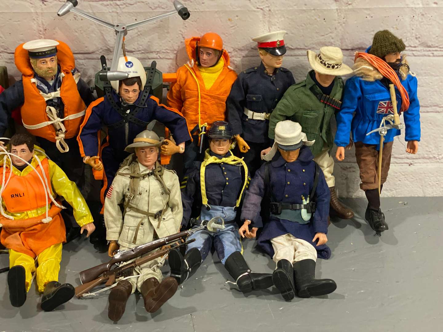 <p>ACTION MAN, 13 various Action Man figures & accessories</p>