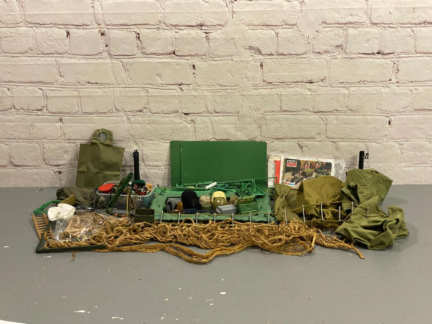 <p>Various “Action Man” & other accessories</p>