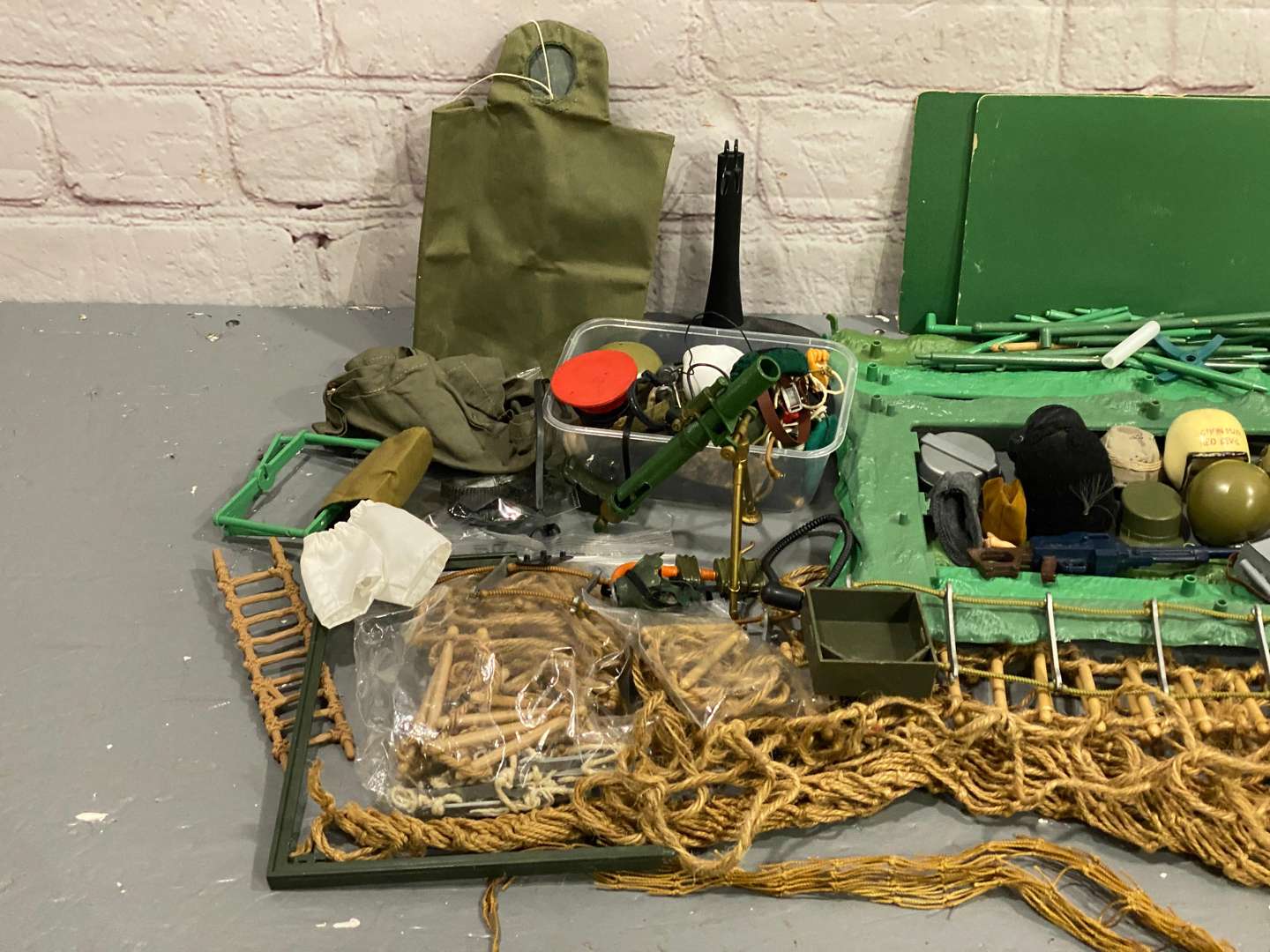 <p>Various “Action Man” & other accessories</p>