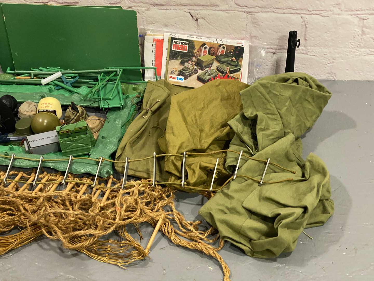 <p>Various “Action Man” & other accessories</p>