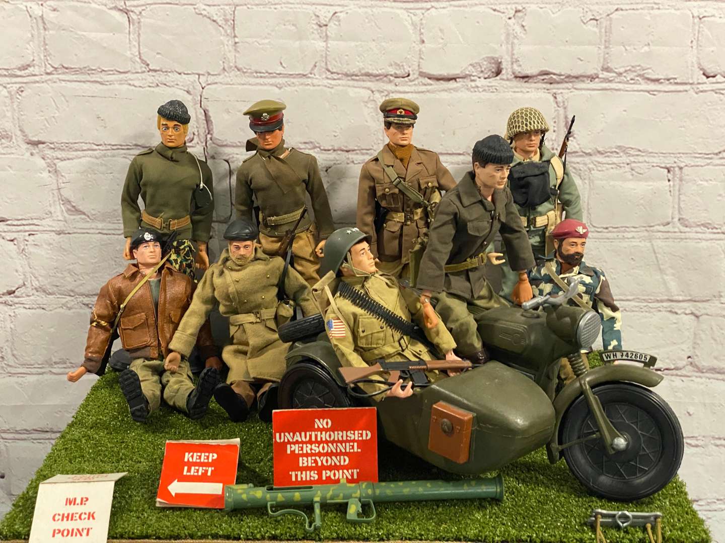 <p>ACTION MAN, 21 various Action Man figures & accessories</p>