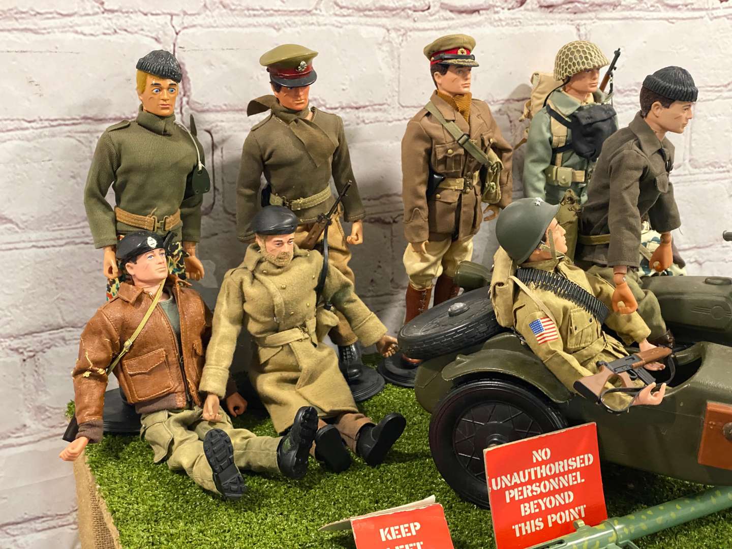 <p>ACTION MAN, 21 various Action Man figures & accessories</p>