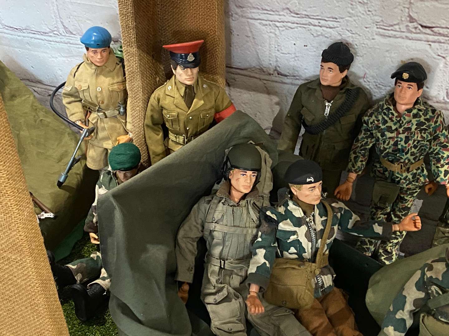 <p>ACTION MAN, 21 various Action Man figures & accessories</p>