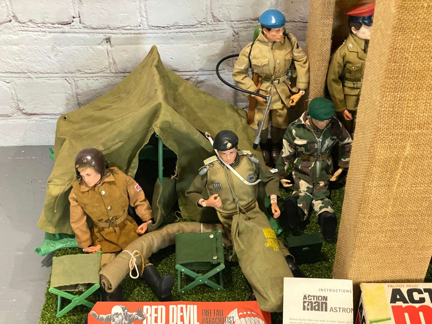 <p>ACTION MAN, 21 various Action Man figures & accessories</p>