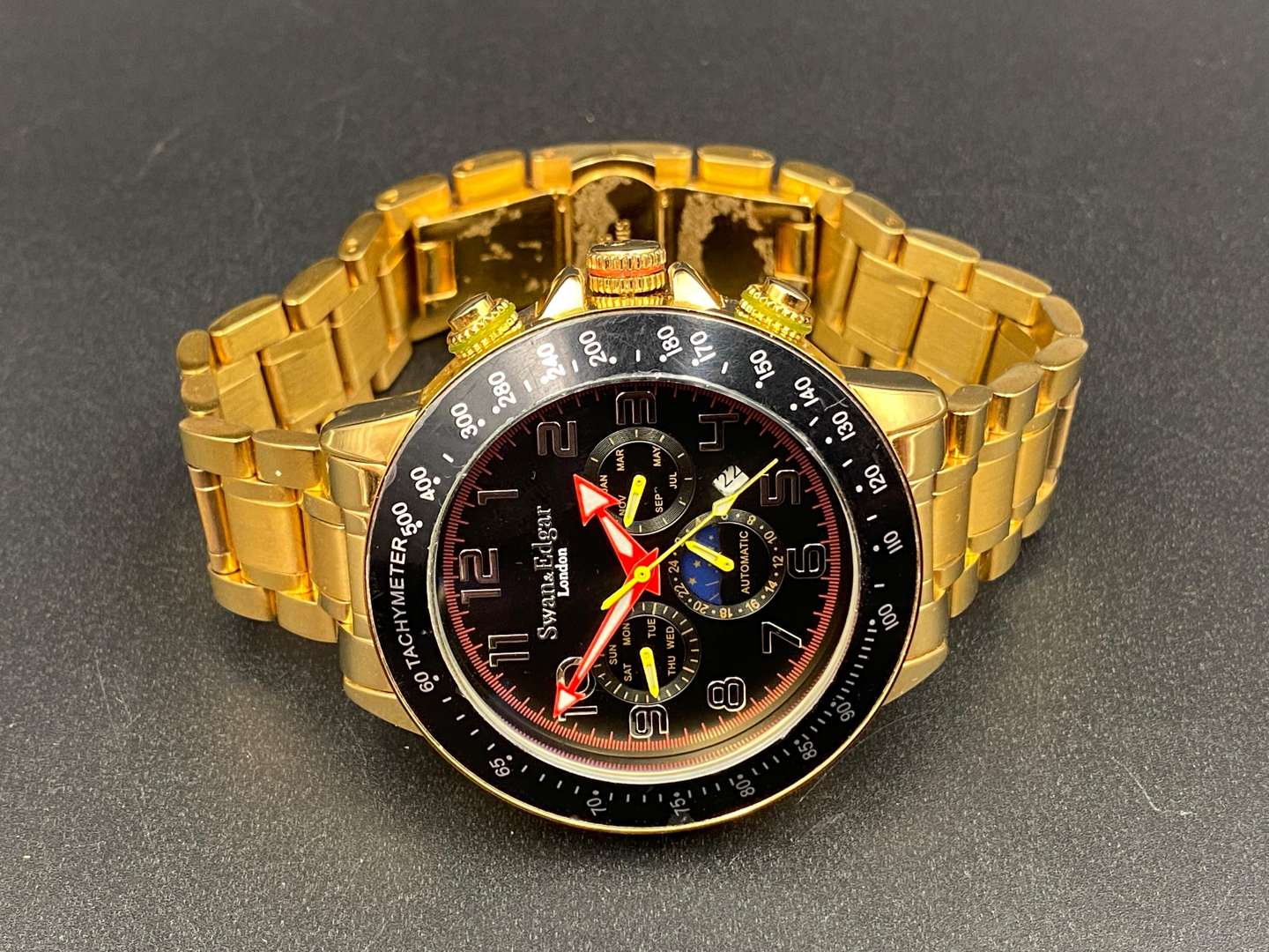 <p>SWAN & EDGAR, quartz wristwatch</p>