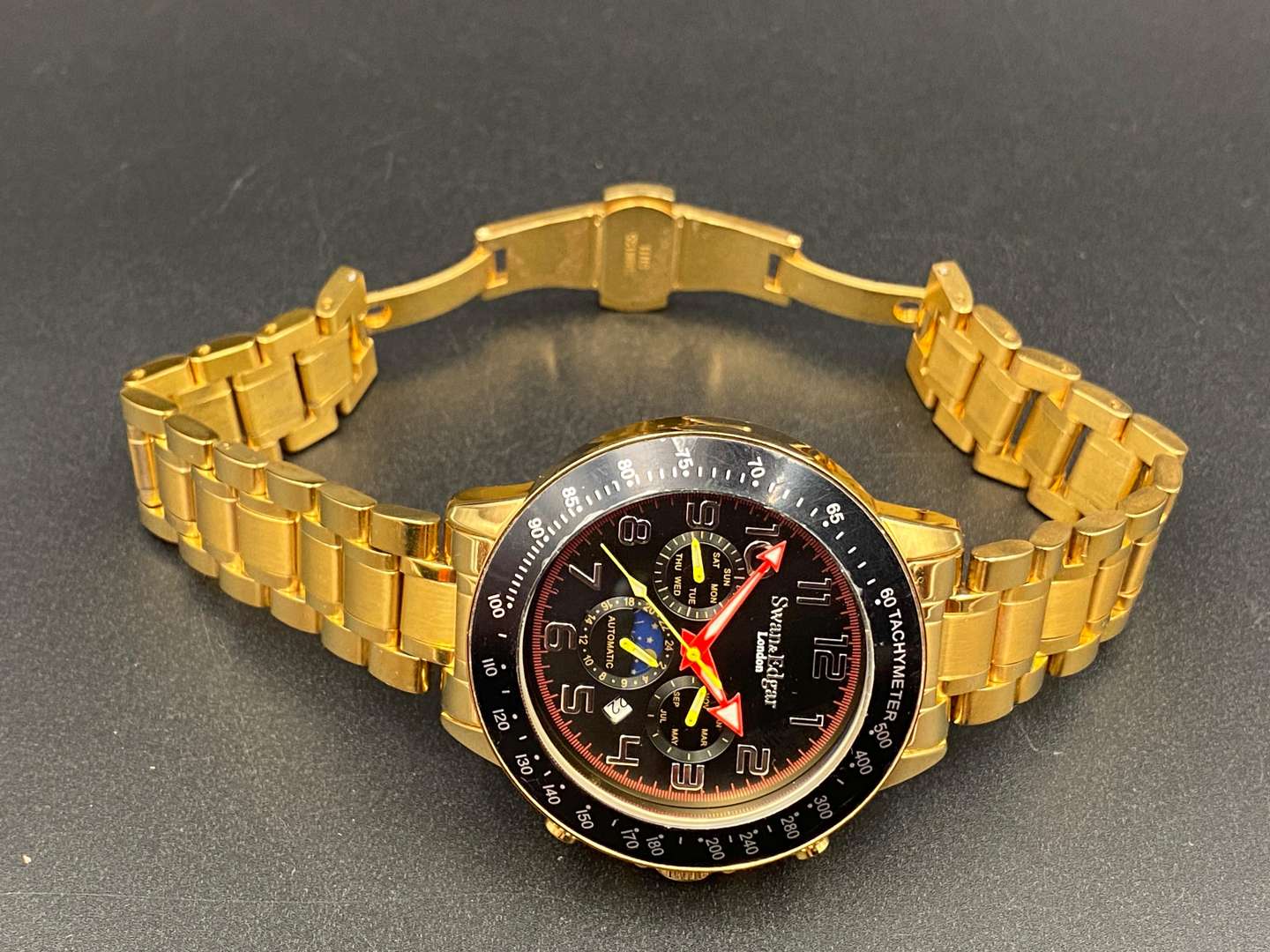 <p>SWAN & EDGAR, quartz wristwatch</p>