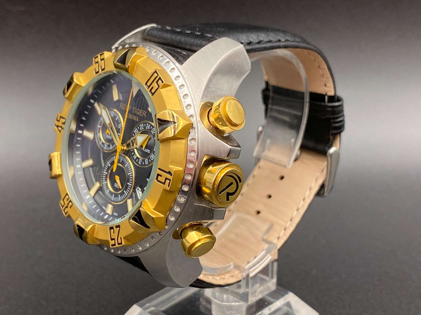 <p>REEF TIGER, AURORA, quartz wristwatch</p>