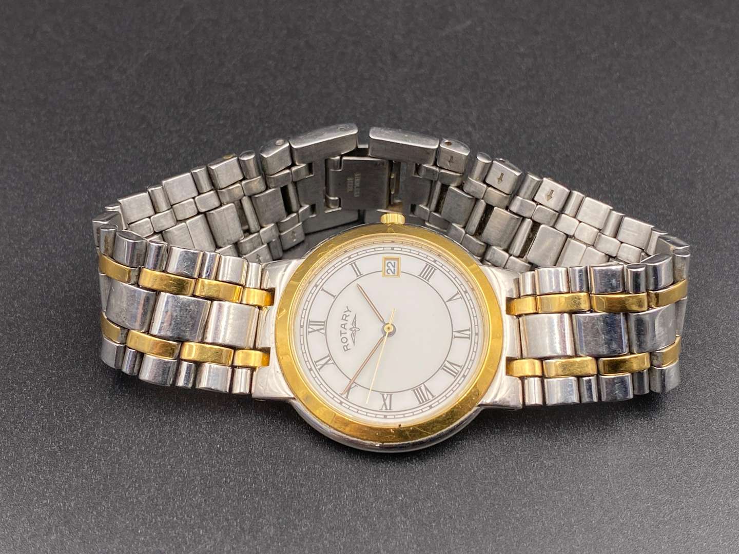 <p>ROTARY, steel & gold plated, quartz, calendar wristwatch, UCAR311, Ref 5021</p>