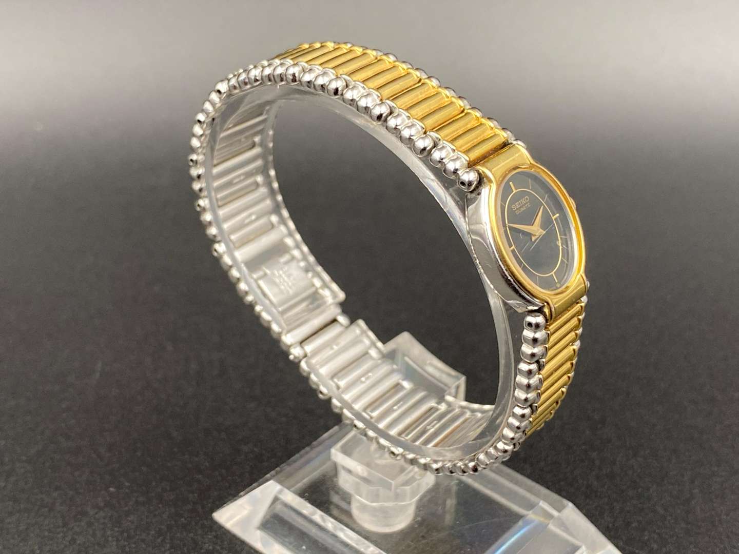 <p>SEIKO, steel & gilt, quartz wristwatch, 621722</p>
