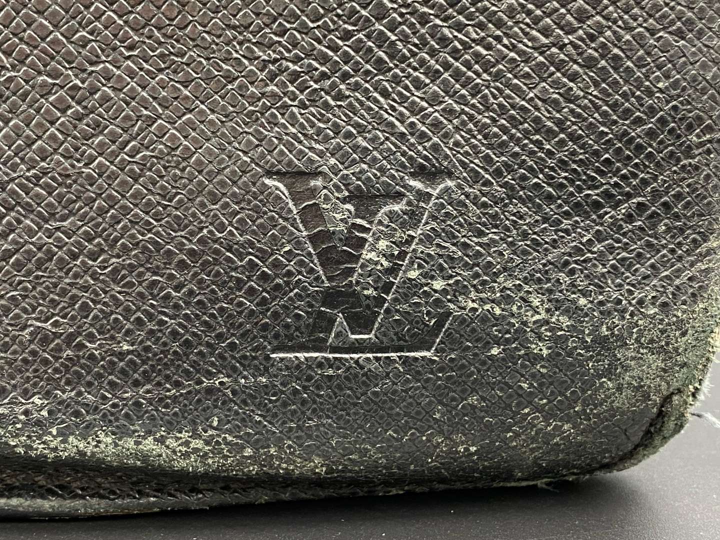 <p>LOUIS VUITTON, Robusto, black leather briefcase.</p>