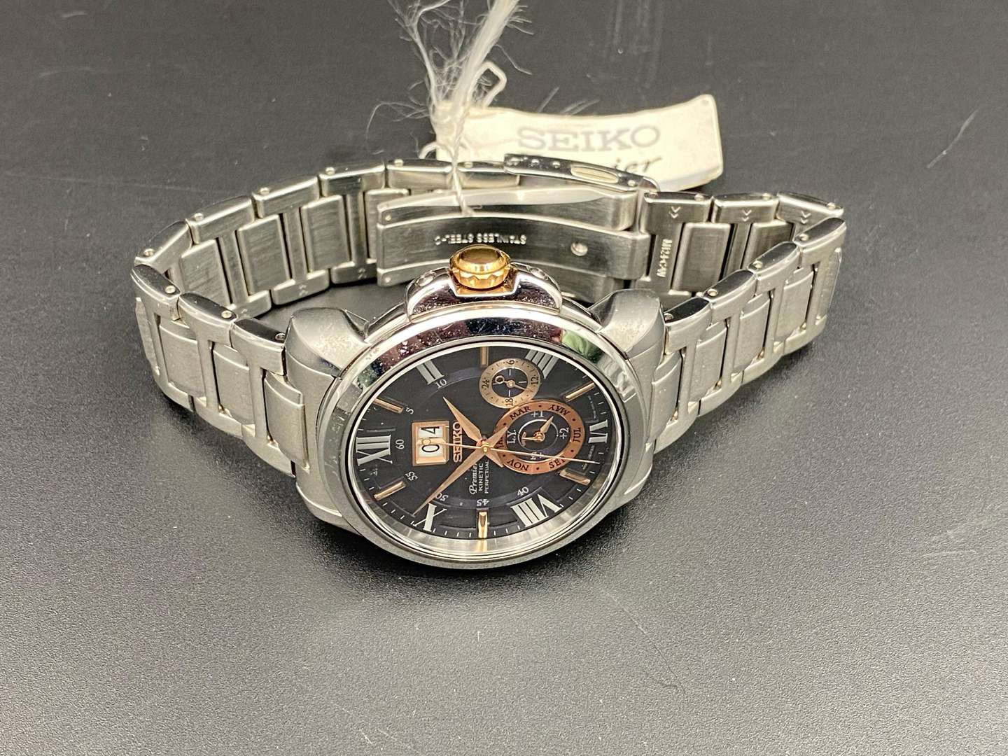 <p>SEIKO, Premier, kinetic perpetual stainless steel analogue quartz calendar wristwatch, 7D56 831401</p>