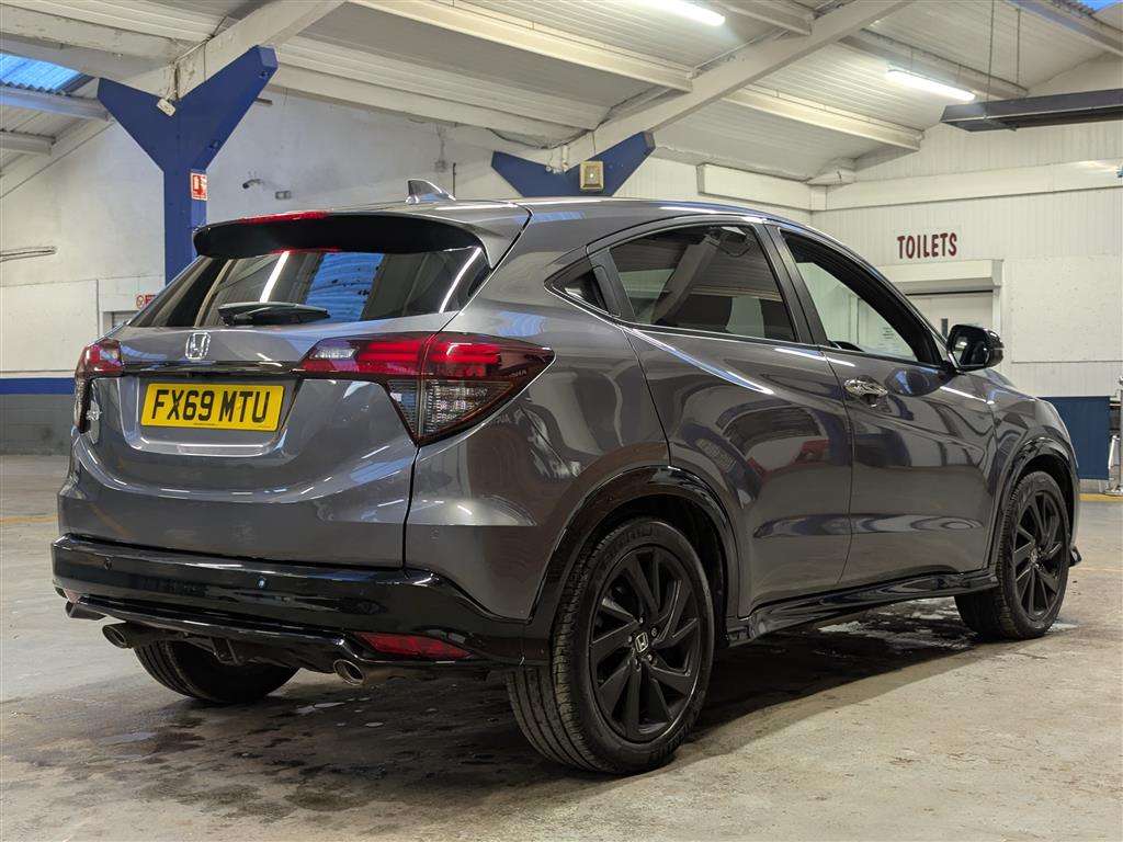 <p>2019 HONDA HR-V SPORT I-VTEC</p>