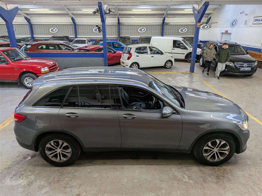 <p>2016 MERCEDES-BENZ GLC 220 D 4MATIC SE EXEC</p>