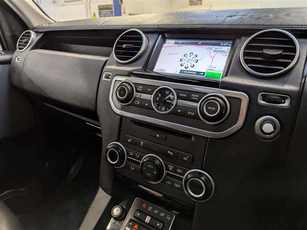 <p>2015 LAND ROVER DISCOVERY HSE SDV6 AUTO</p>