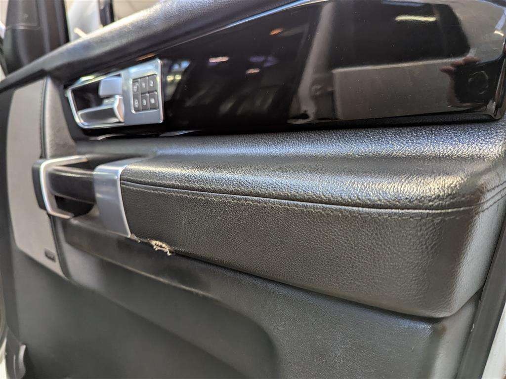 <p>2015 LAND ROVER DISCOVERY HSE SDV6 AUTO</p>