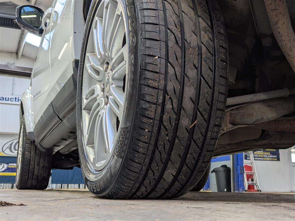 <p>2015 LAND ROVER DISCOVERY HSE SDV6 AUTO</p>