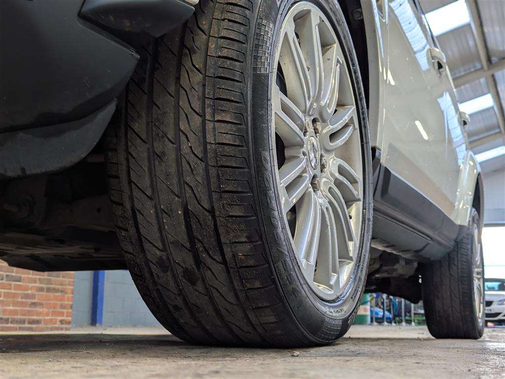 <p>2015 LAND ROVER DISCOVERY HSE SDV6 AUTO</p>