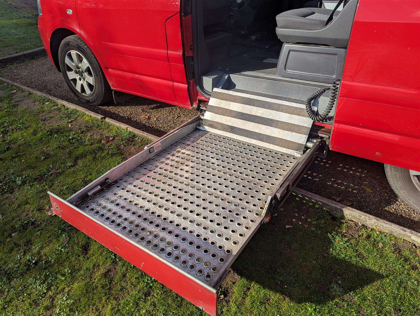 <p>2005 VOLKSWAGEN CARAVELLE SE TDI 130 AUTO W.A.V.</p>