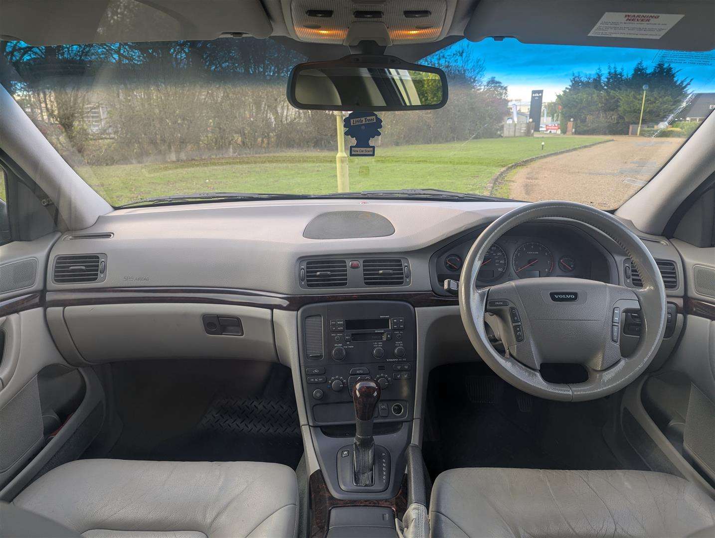 <p>2002 VOLVO S80</p>