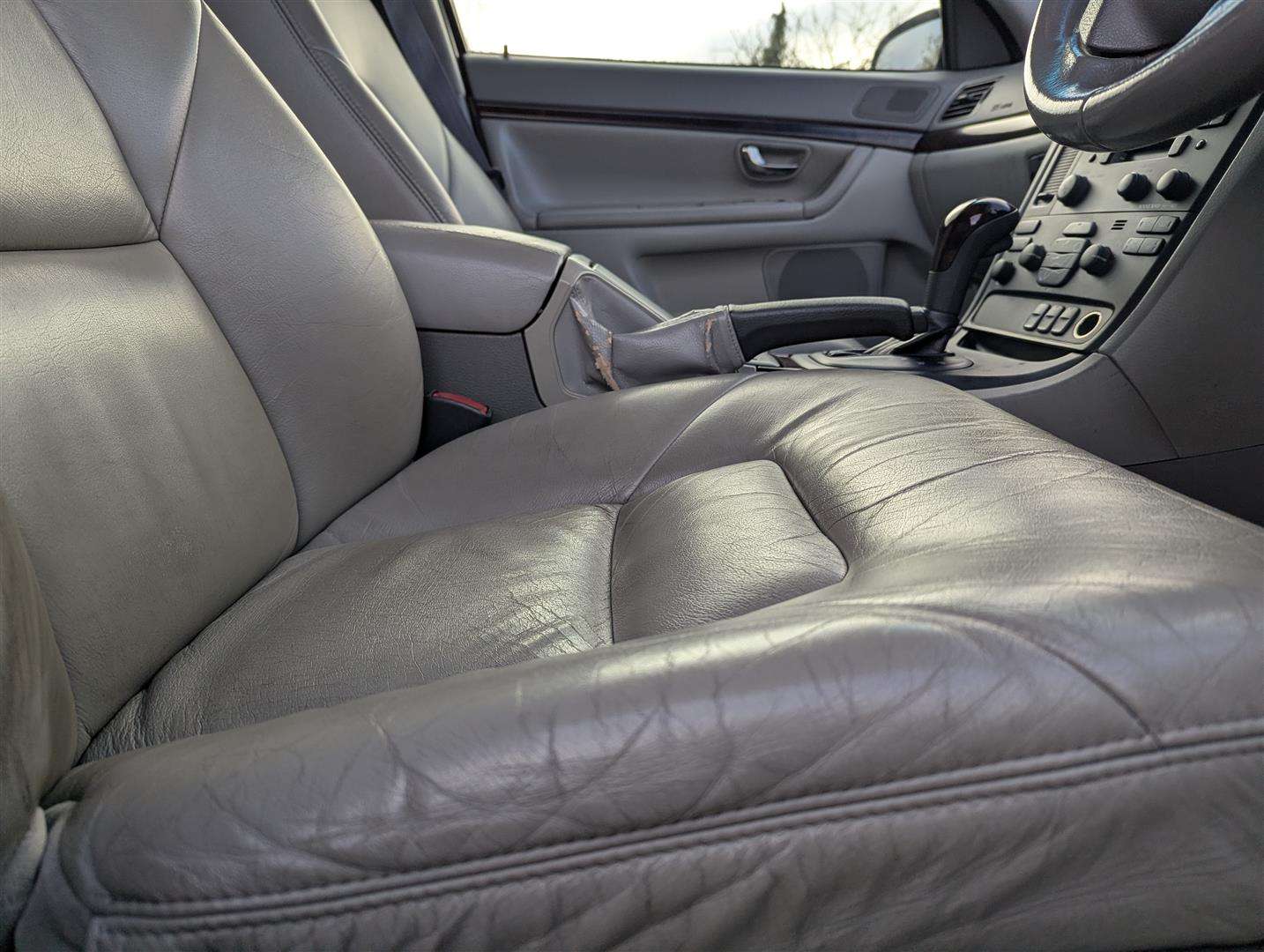 <p>2002 VOLVO S80</p>