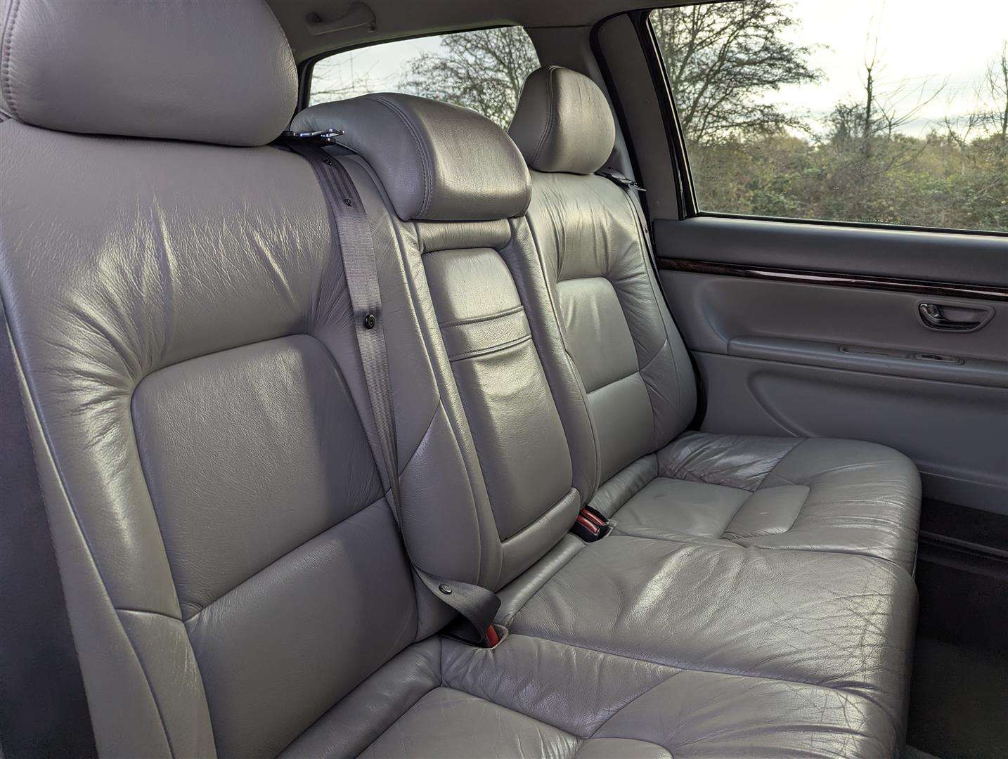 <p>2002 VOLVO S80</p>