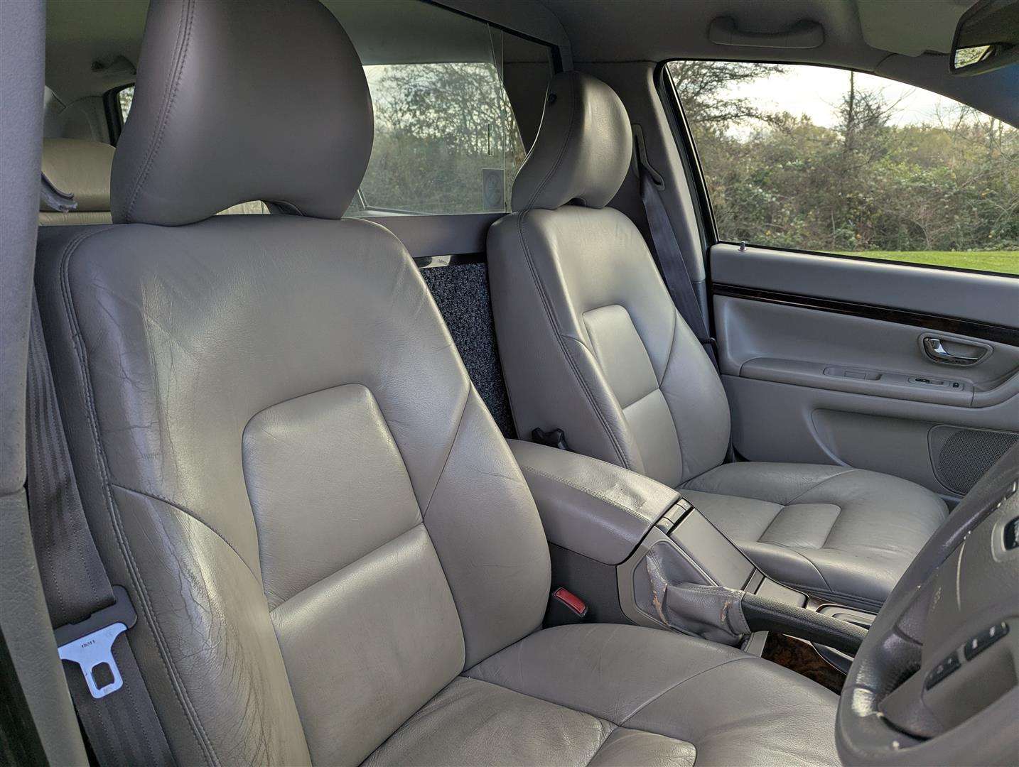 <p>2002 VOLVO S80</p>