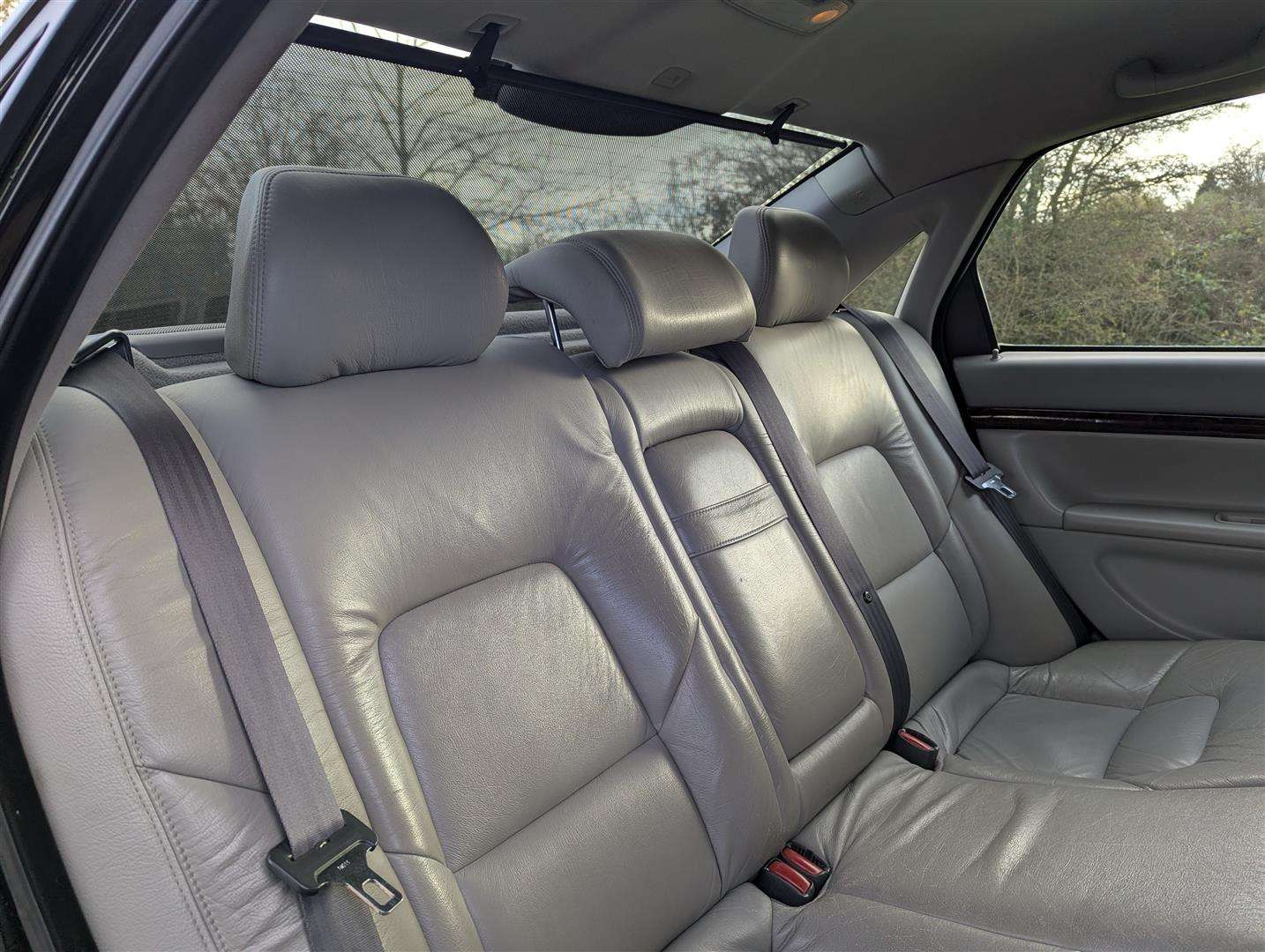 <p>2002 VOLVO S80</p>