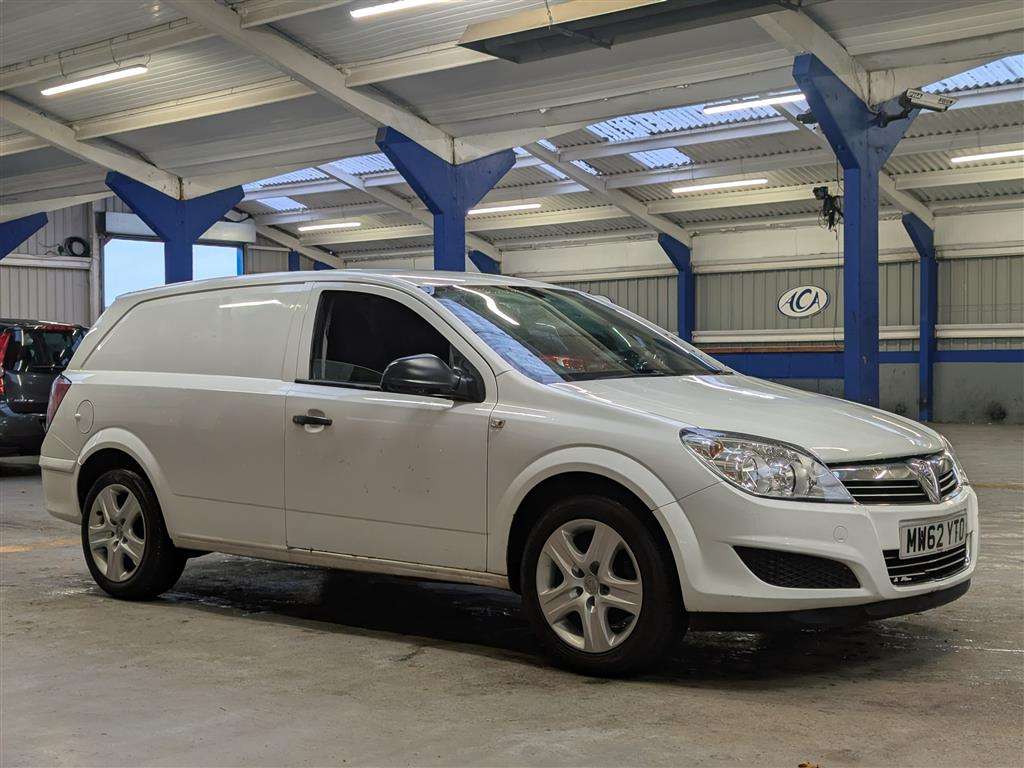 <p>2013 VAUXHALL ASTRA CLUB ECOFLEX</p>
