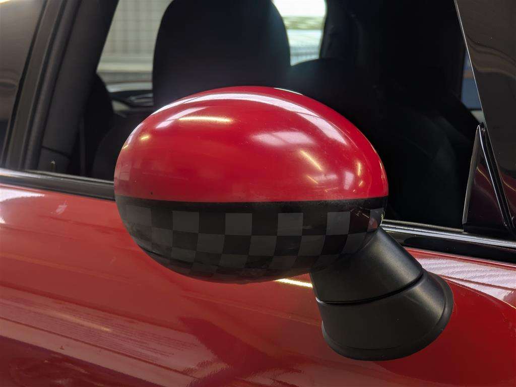 <p>2014 MINI COOPER</p>